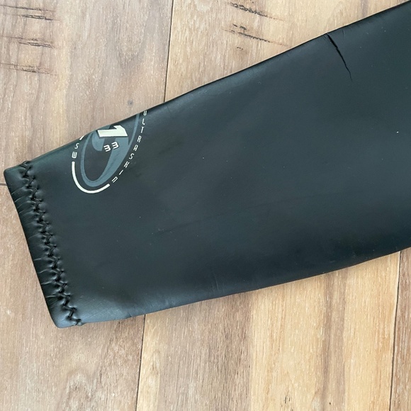 Excellent Condition Women's Long Sleeve Wetsuit - Picture 9 of 12